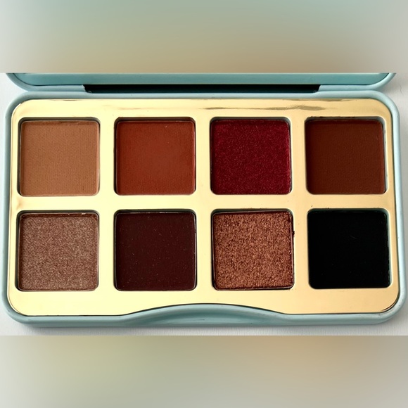 Too Faced Limited Edition Secret Santa Eyeshadow Palette - Picture 6 of 9